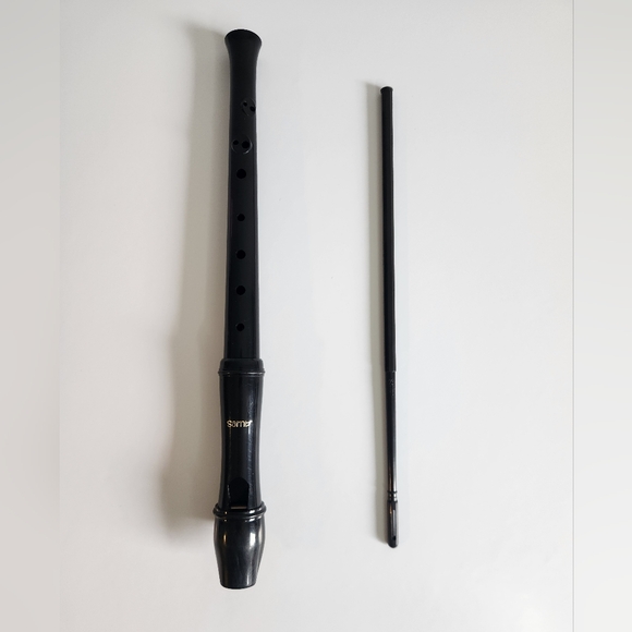 Aulos Recorder - Picture 2 of 4